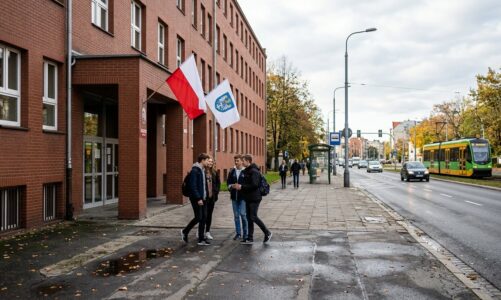 Poznańskie szkoły otrzymały flagi miejskie